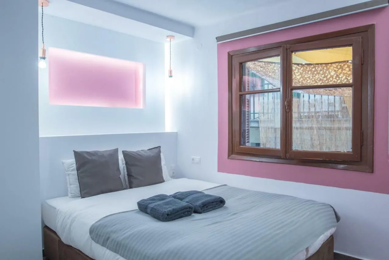 Relaxing City Central Suite contacts